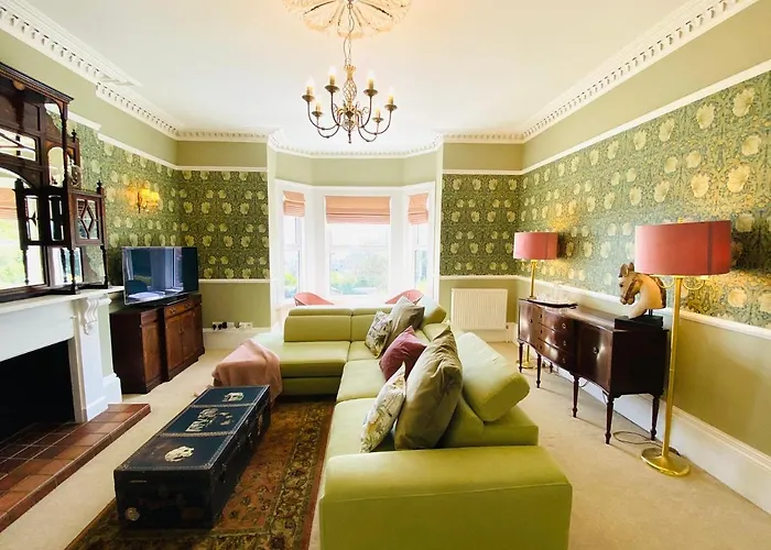 Clarendon View, Historic Apartment With Sea Views