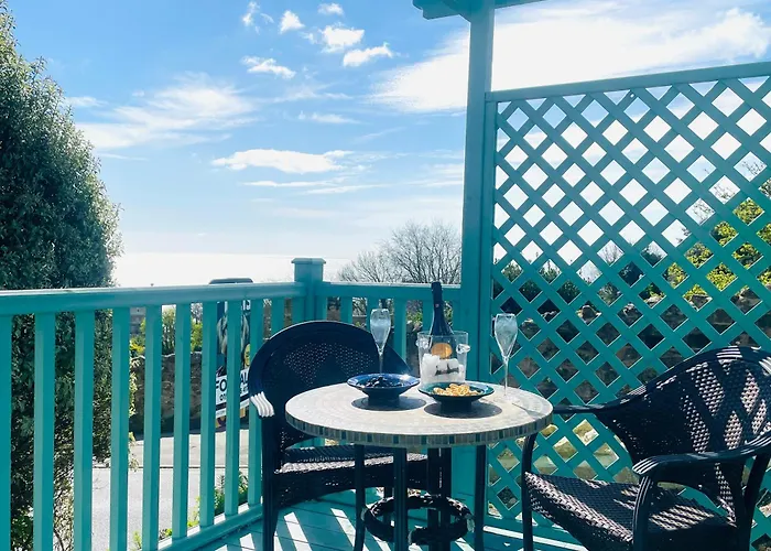 Clarendon View, Historic Apartment With Sea Views