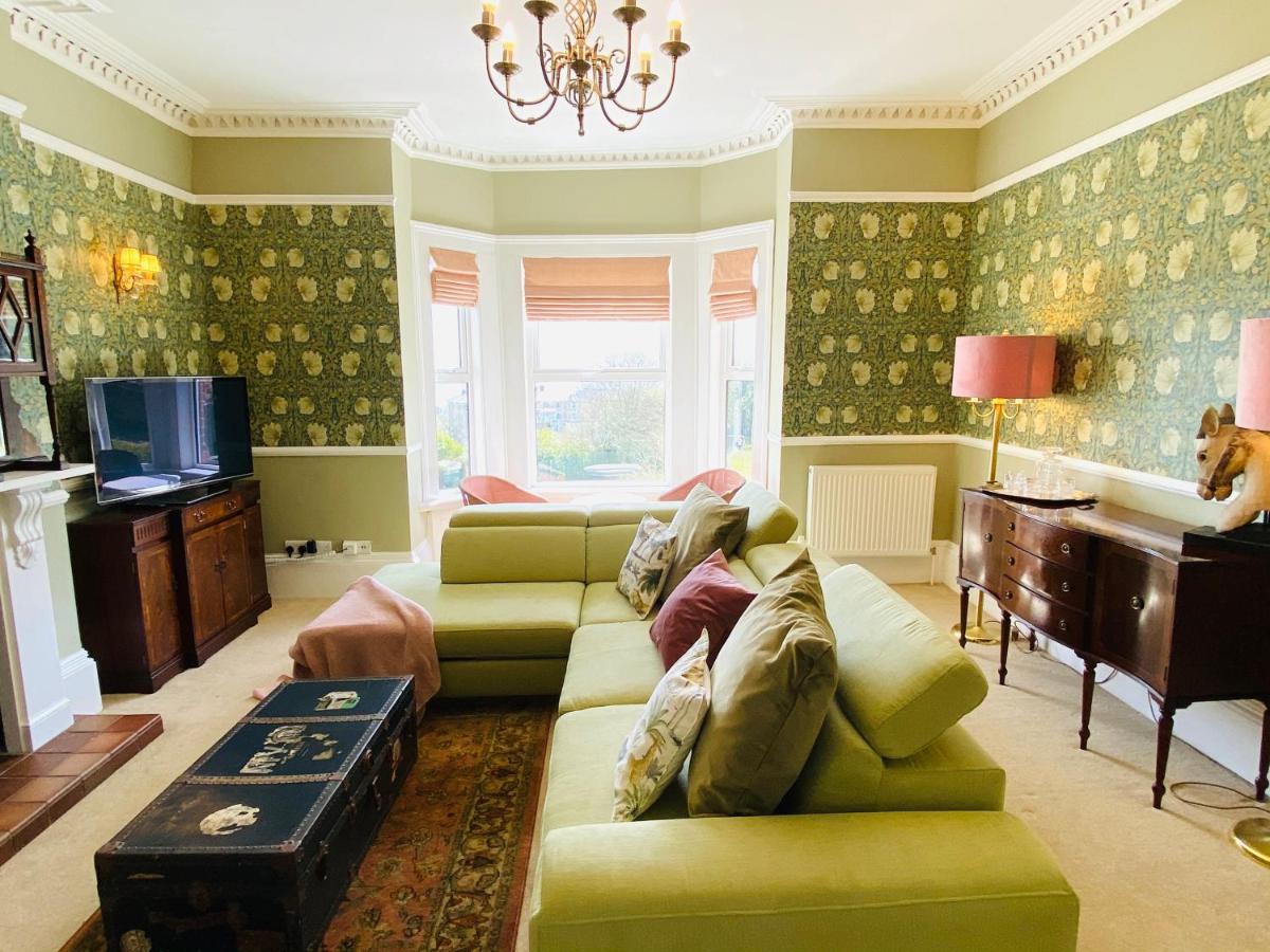 Clarendon View, Historic With Sea Views *